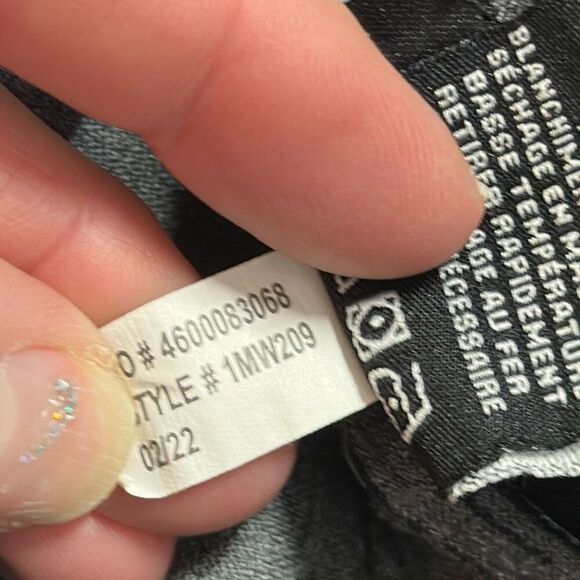 Travis Mathew Go Fish Shorts in Heather Grey Pinstripe size 36 Style# 1MW209 - Picture 8 of 8